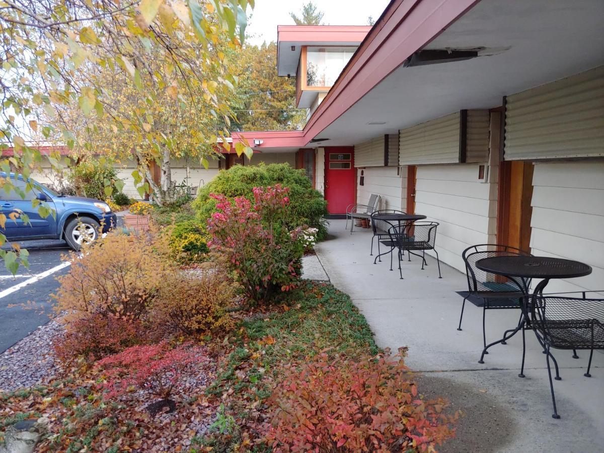 The Usonian Inn Llc Spring Green Exterior foto