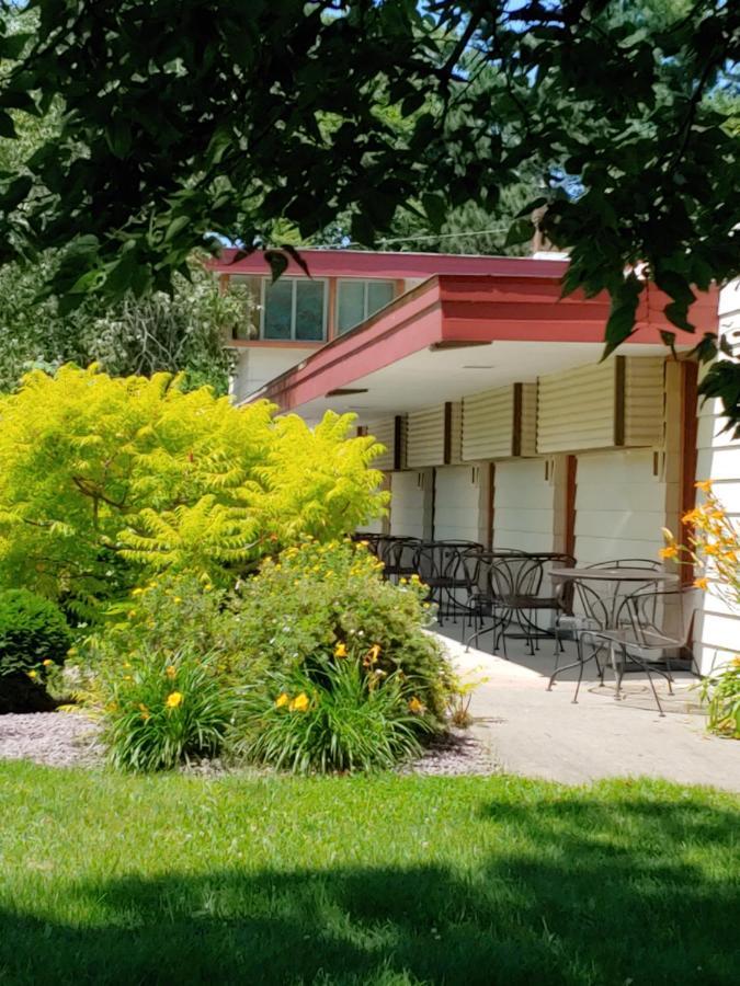 The Usonian Inn Llc Spring Green Exterior foto
