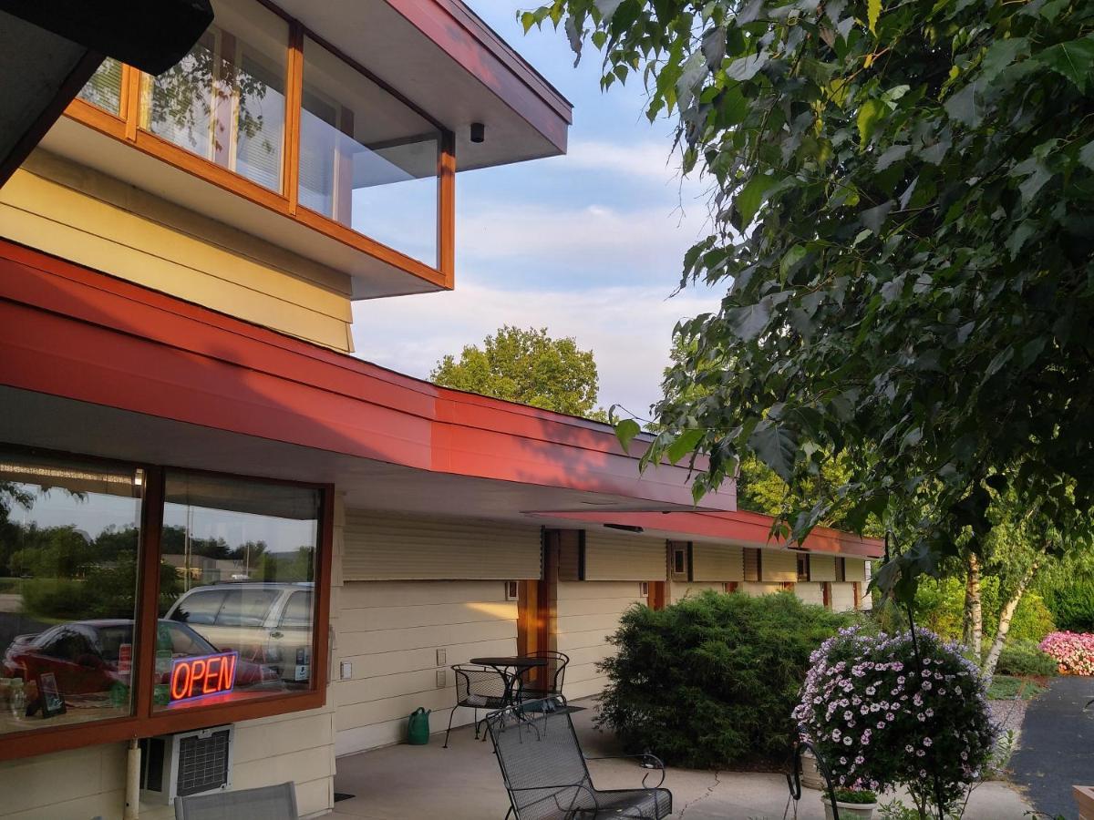The Usonian Inn Llc Spring Green Exterior foto